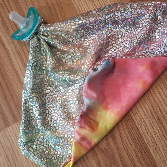 Lovey - Picture 2 of 2